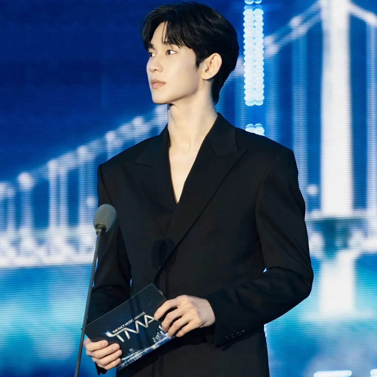 Behind-the-scenes cut of Kim Soohyun