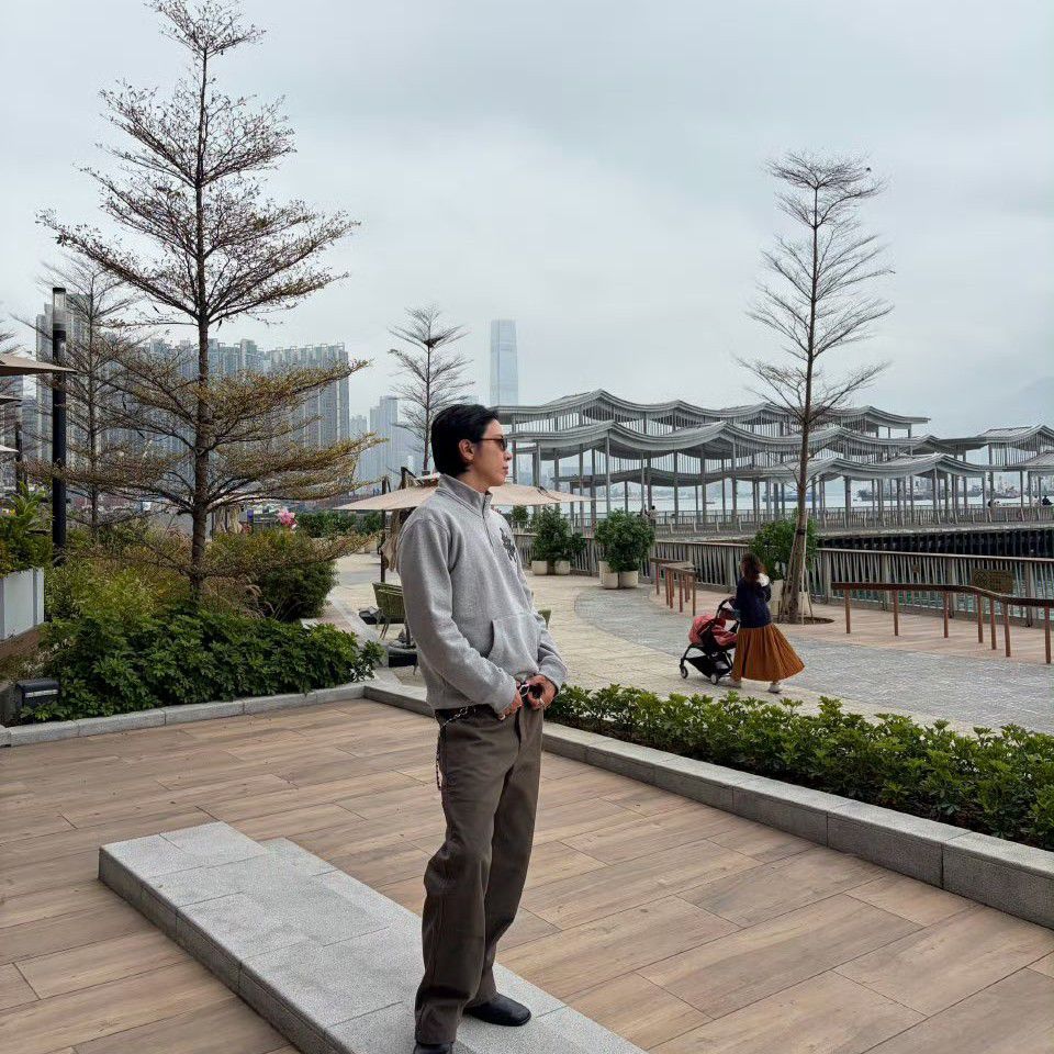 A moment captured by a fan of Jung Yonghwa