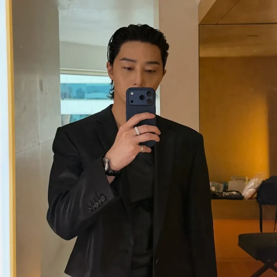 Recent activity shot of Park Seojoon