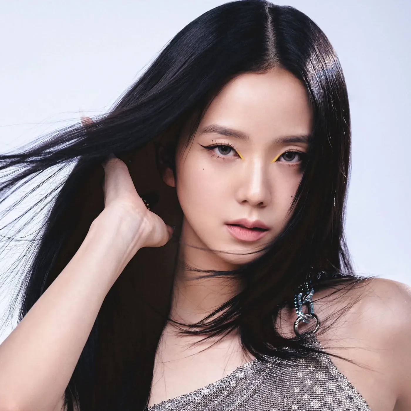 Behind-the-scenes cut of Jisoo (1995)