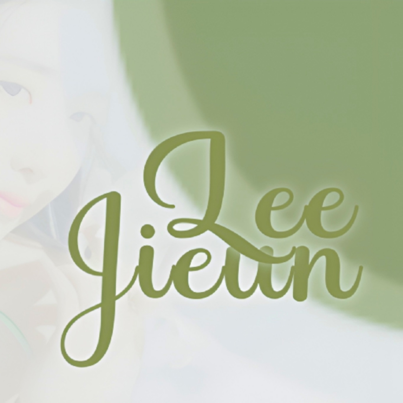 IUの最近の活動ショット