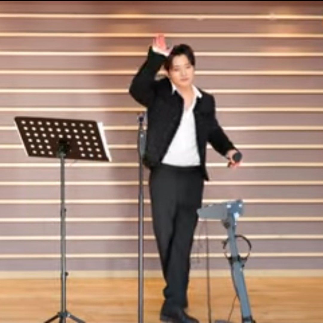 A moment captured by a fan of Seong Ri