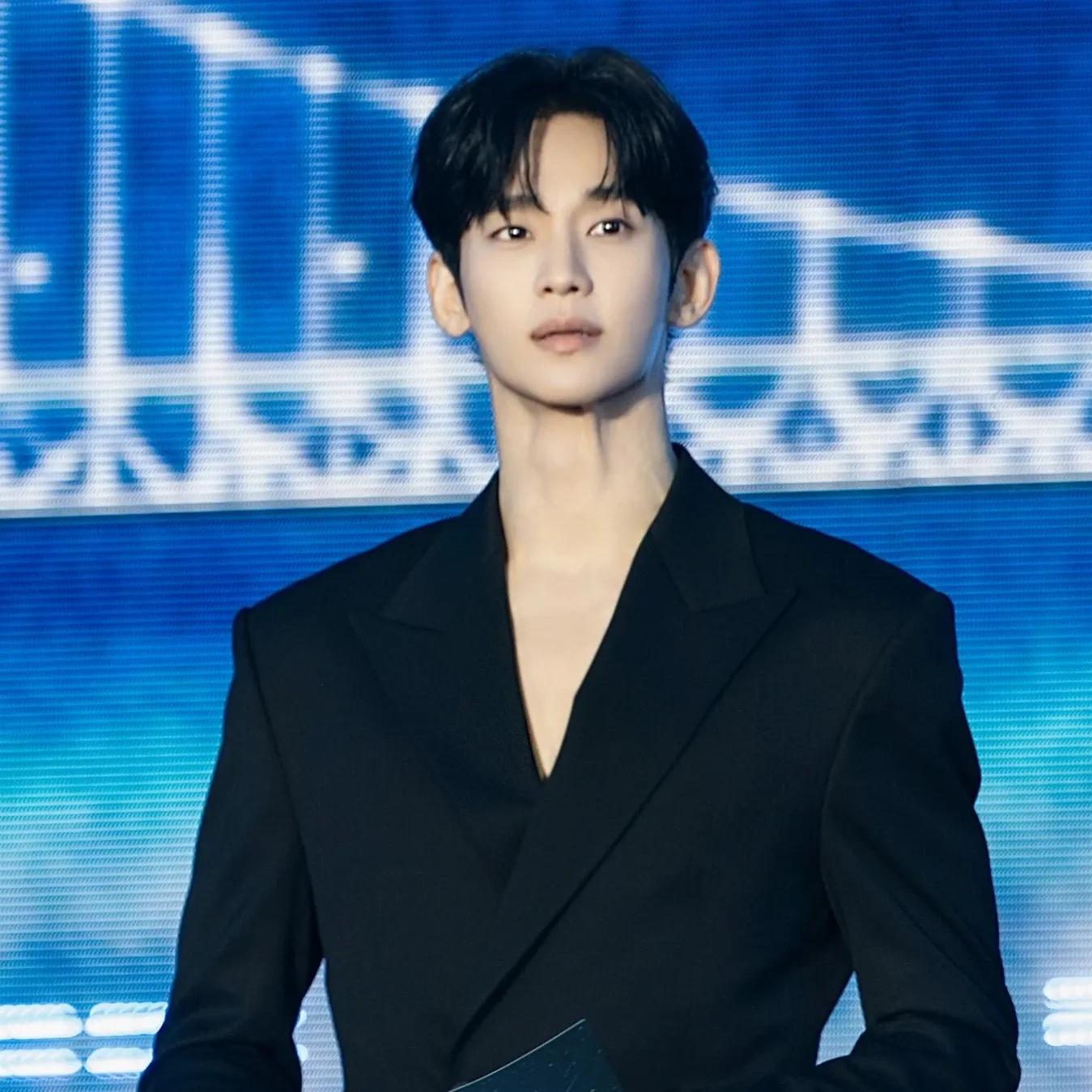 Behind-the-scenes cut of Kim Soohyun