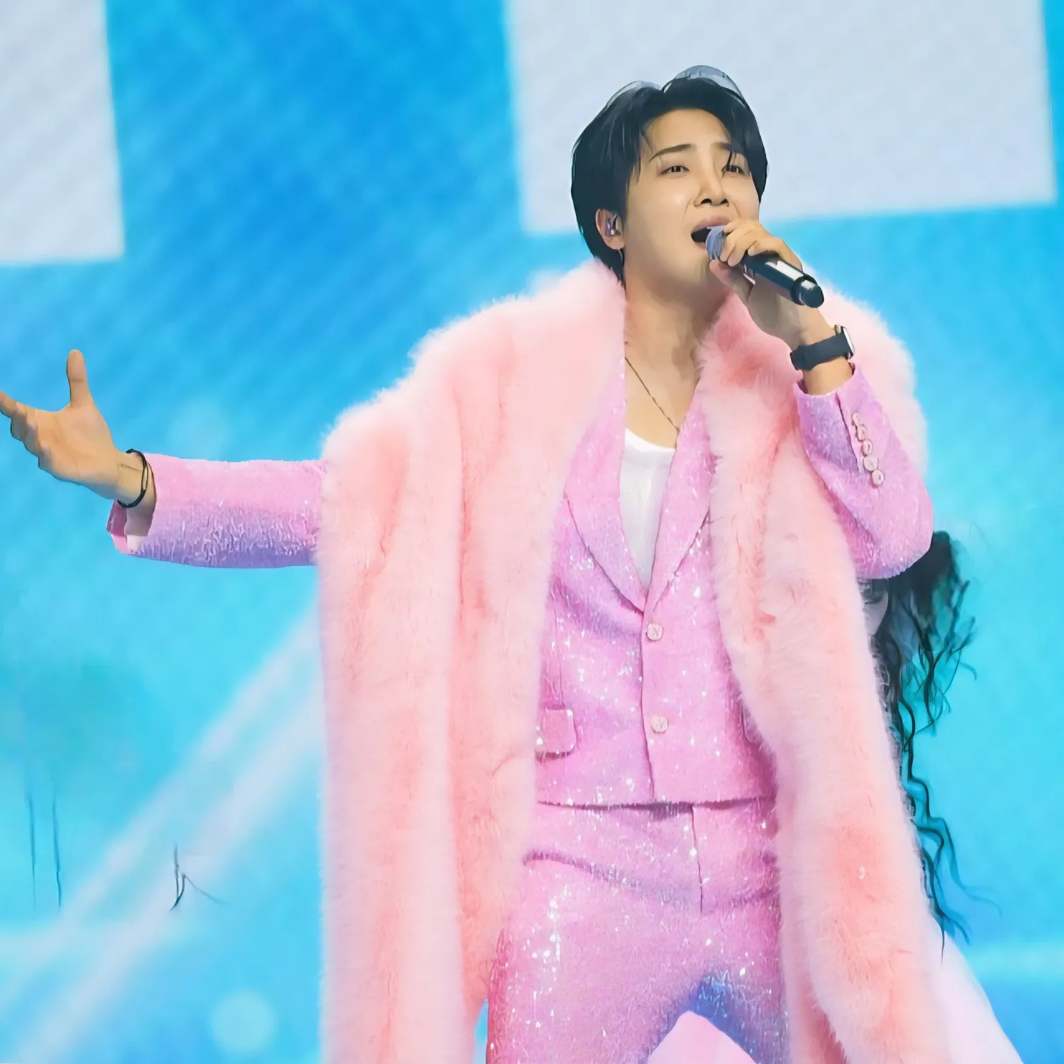 A moment captured by a fan of Hwang Yunsung