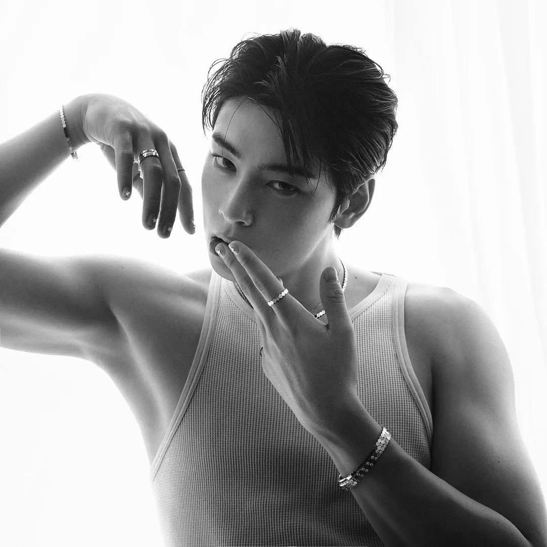 Behind-the-scenes cut of Cha Eunwoo