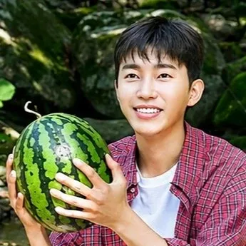 Foto kegiatan terbaru dari Lim Youngwoong
