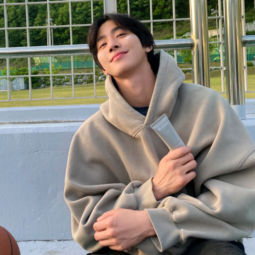 Latest photo of Ahn Hyoseop