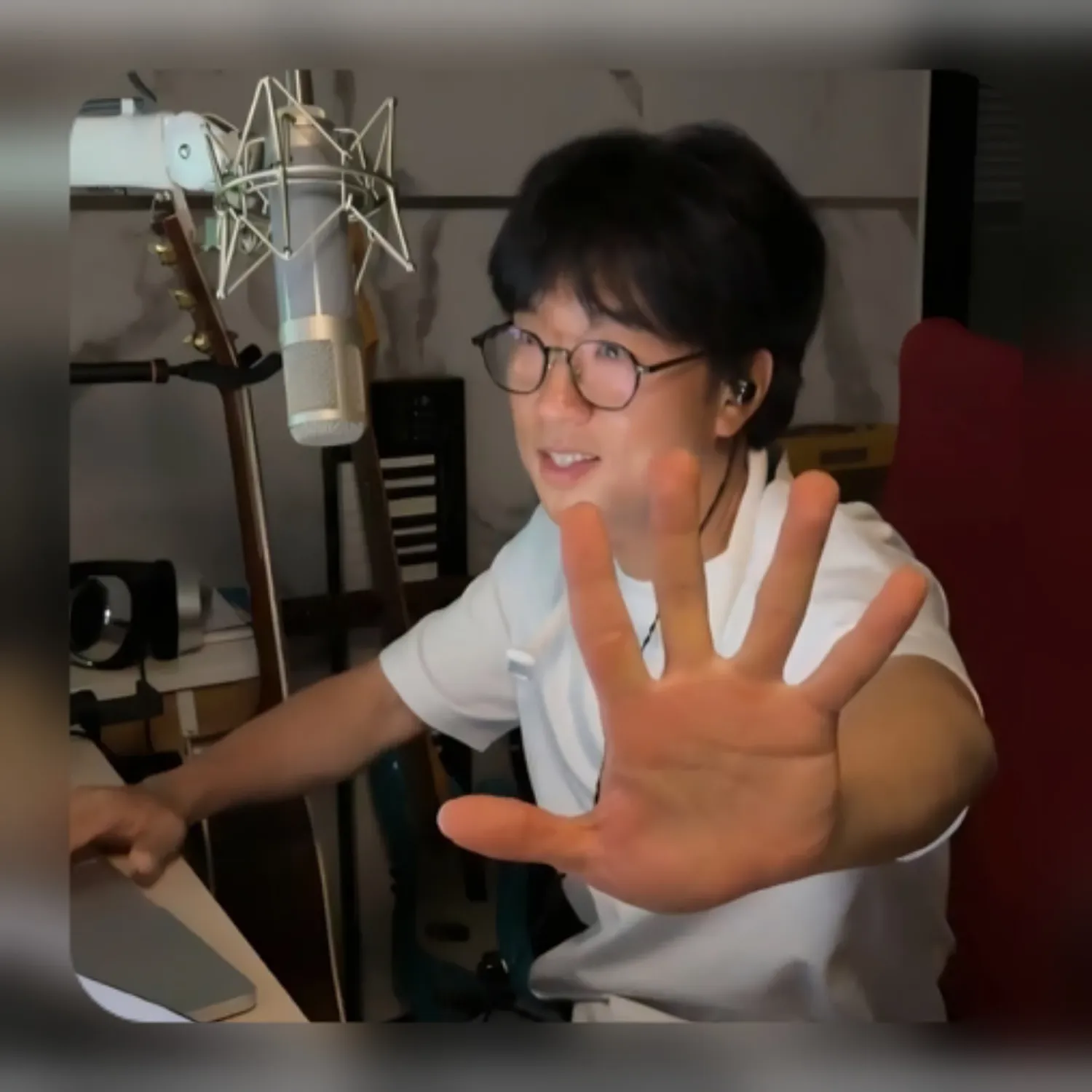 Behind-the-scenes cut of Bak Changgeun