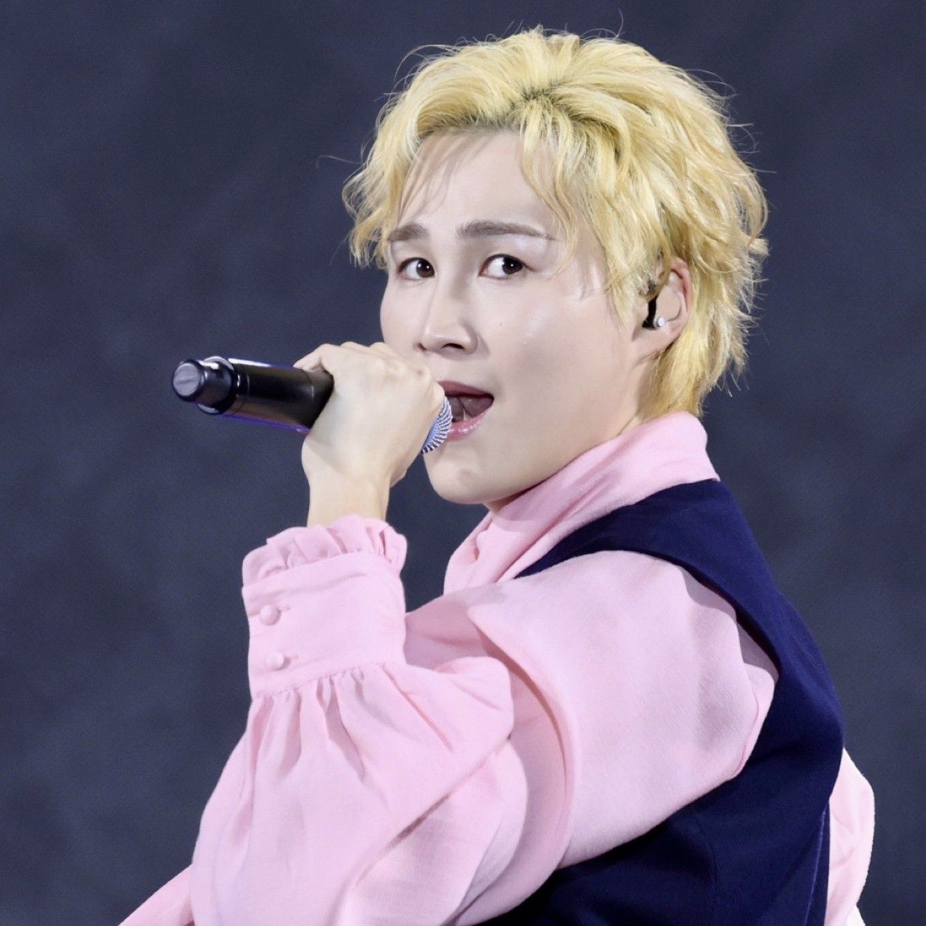 A moment captured by a fan of Kim Heejae