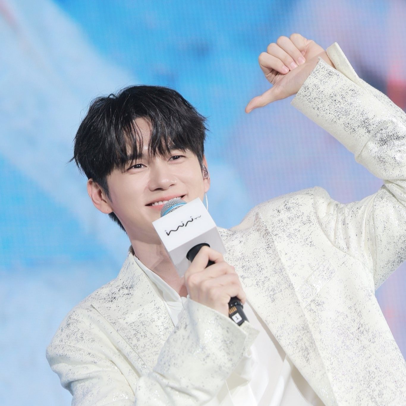 粉絲拍下的邕聖祐瞬間