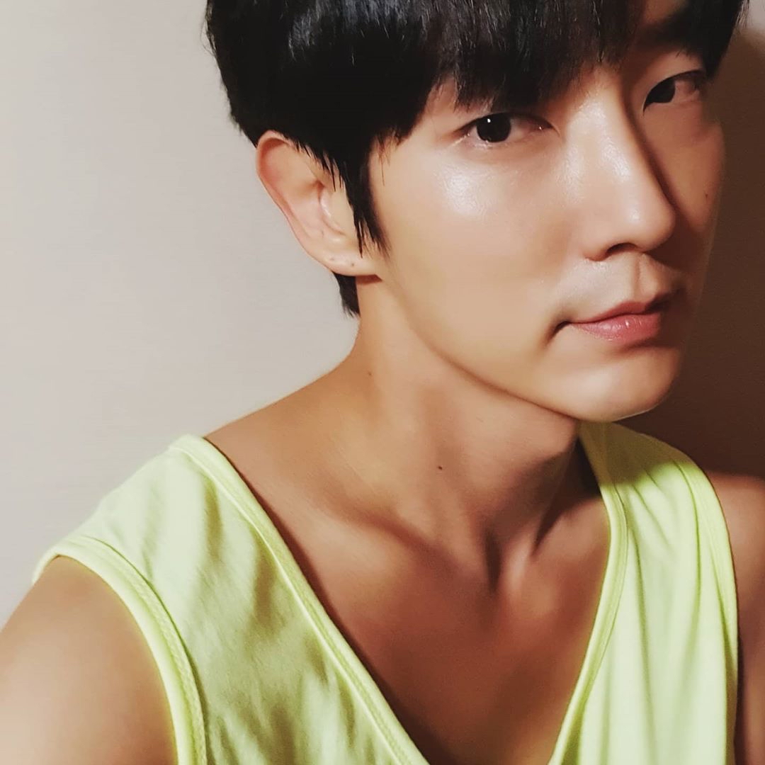 Behind-the-scenes cut of Lee Joongi