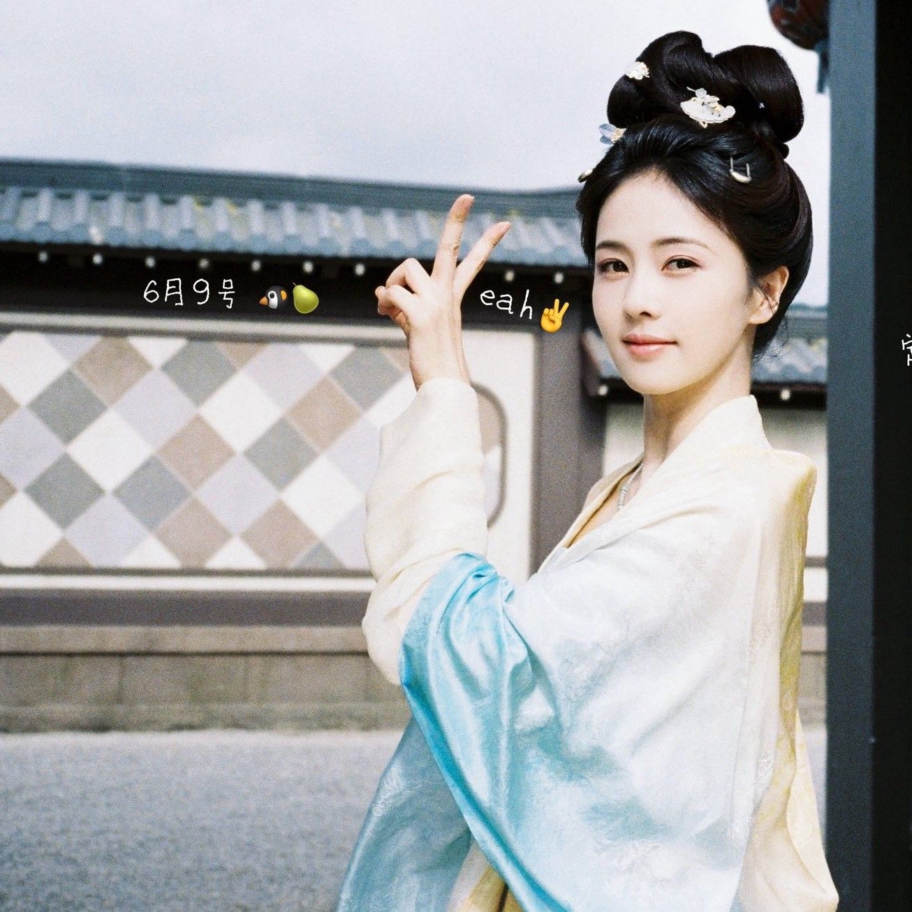 Behind-the-scenes cut of Bai Lu