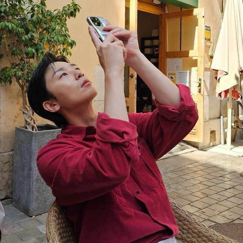 Behind-the-scenes cut of Park Seojoon