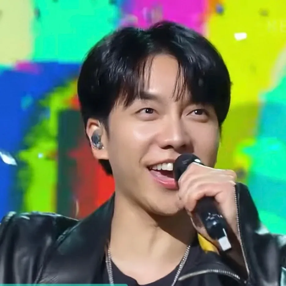Recent activity shot of Lee Seunggi