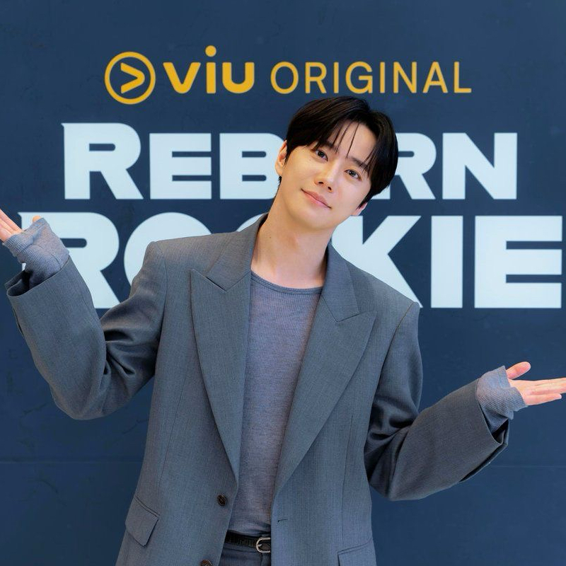 Behind-the-scenes cut of Lee Junyoung