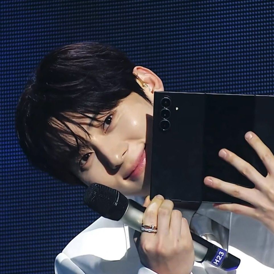 Recent activity shot of Hwang Minhyun