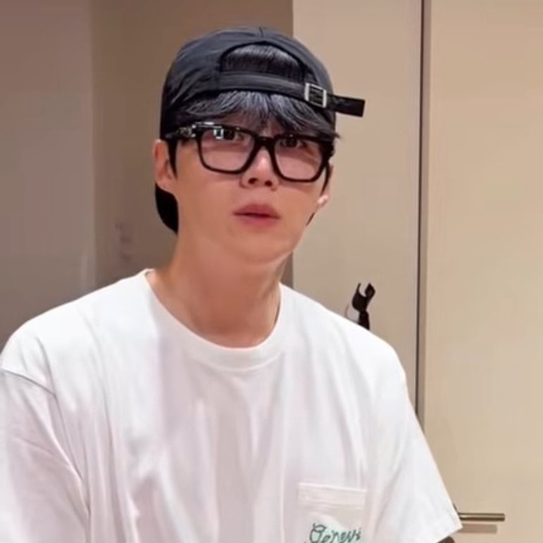 Behind-the-scenes cut of Kim Seonho