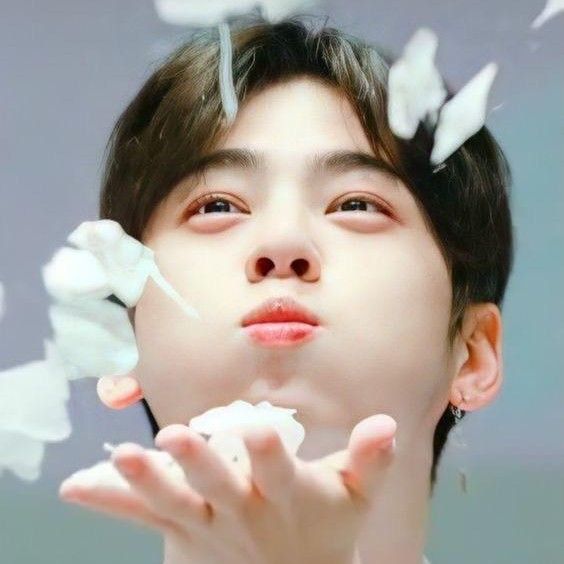 Behind-the-scenes cut of Cha Eunwoo