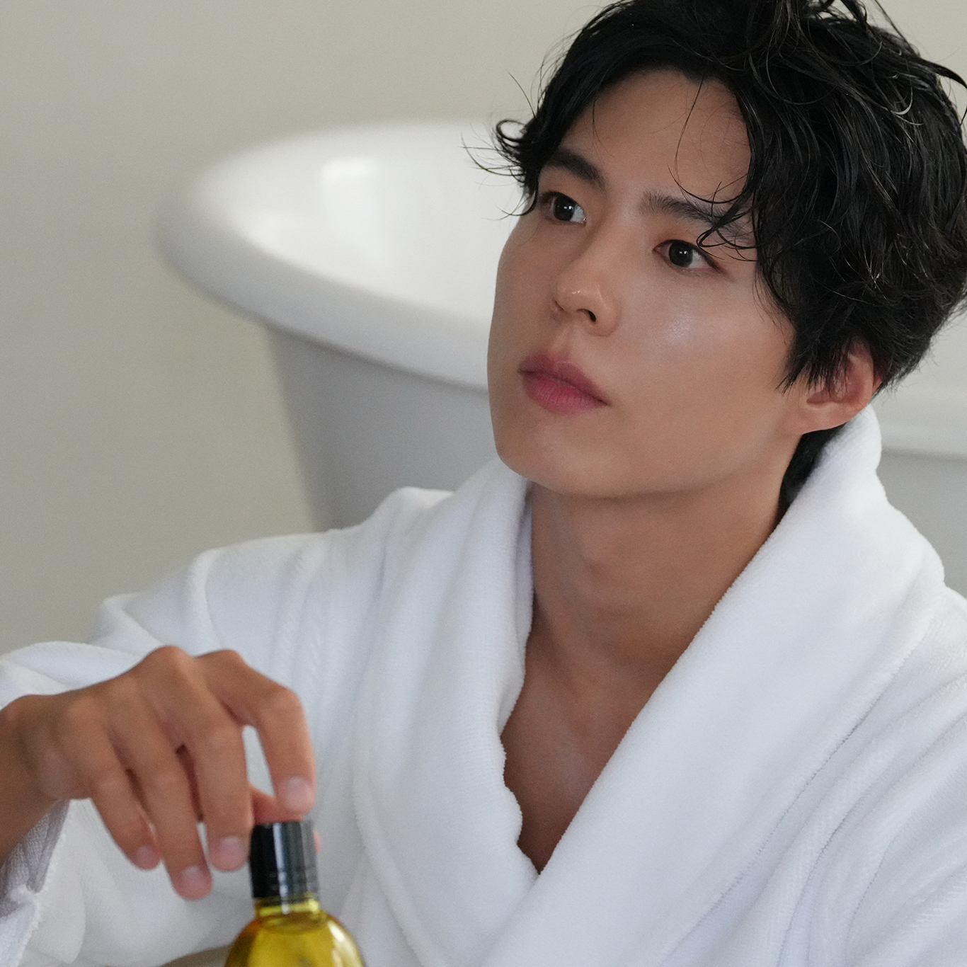 Recent activity shot of Park Bogum