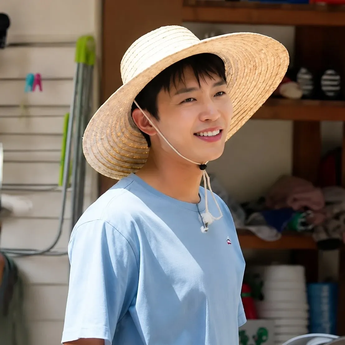 Behind-the-scenes cut of Lim Youngwoong