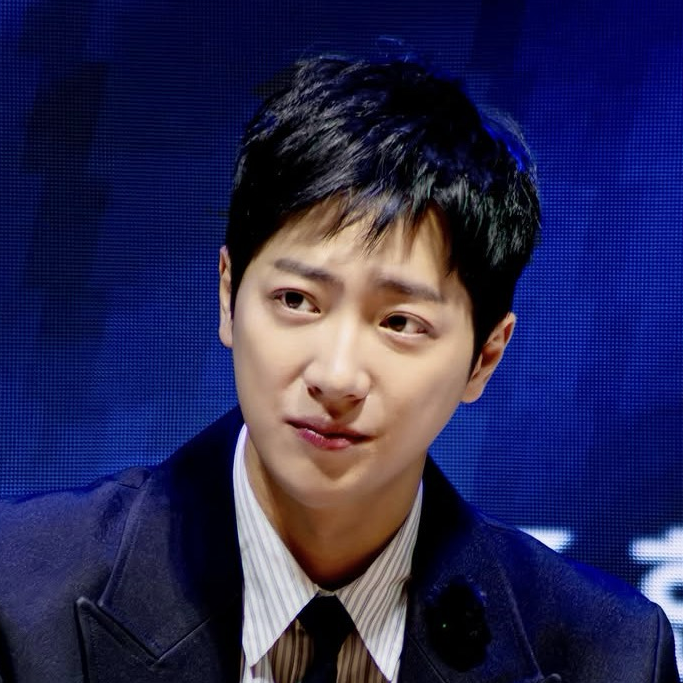 Recent activity shot of Lee Sangyeob