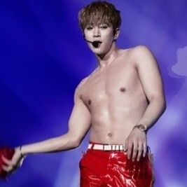 イ・ジュノの最近の活動ショット