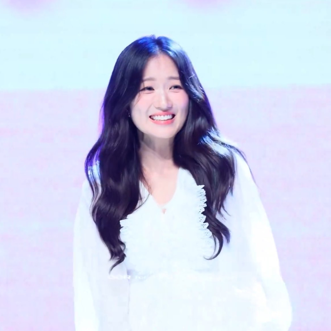 Behind-the-scenes cut of Kim Hyeyoon