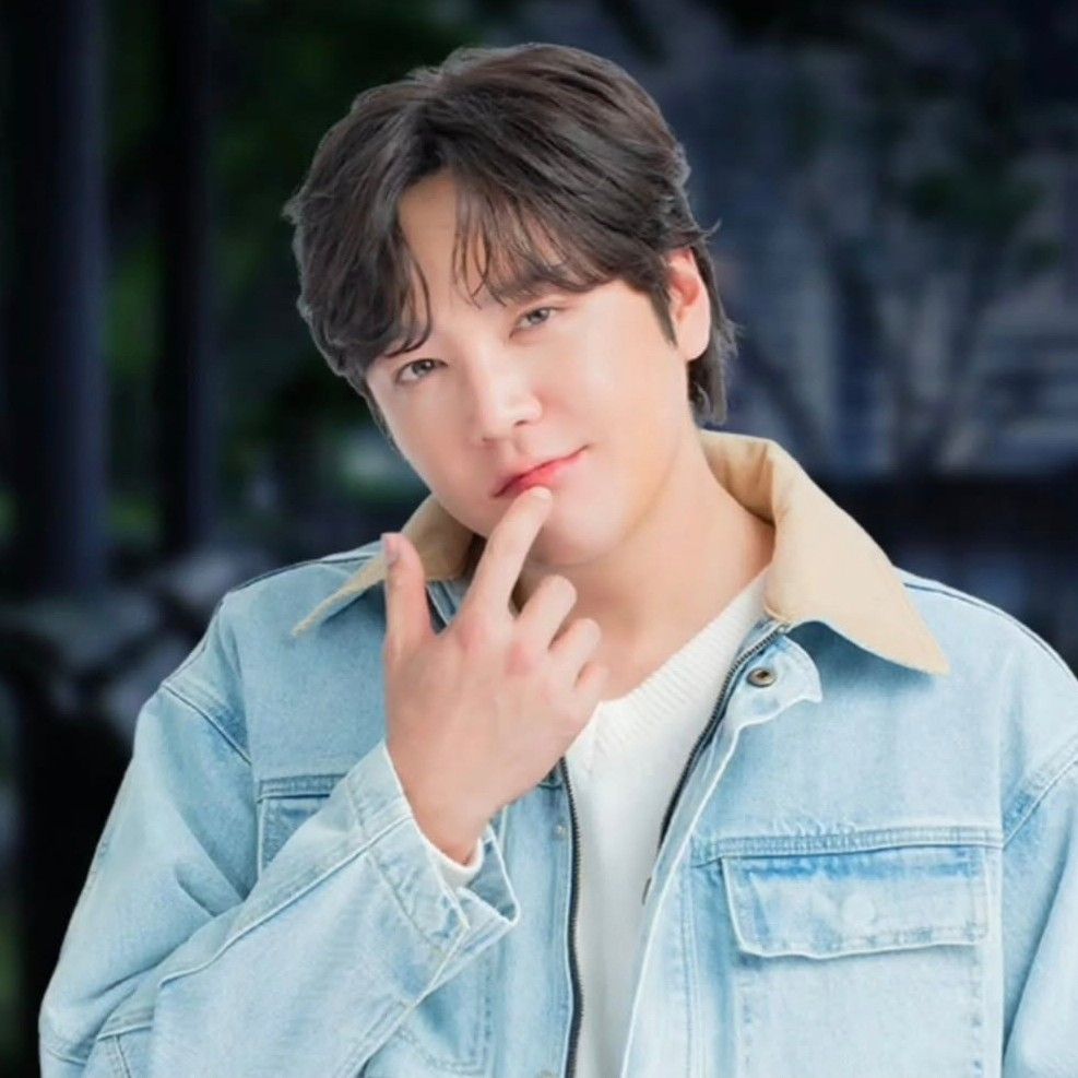 Recent activity shot of Jang Geunsuk