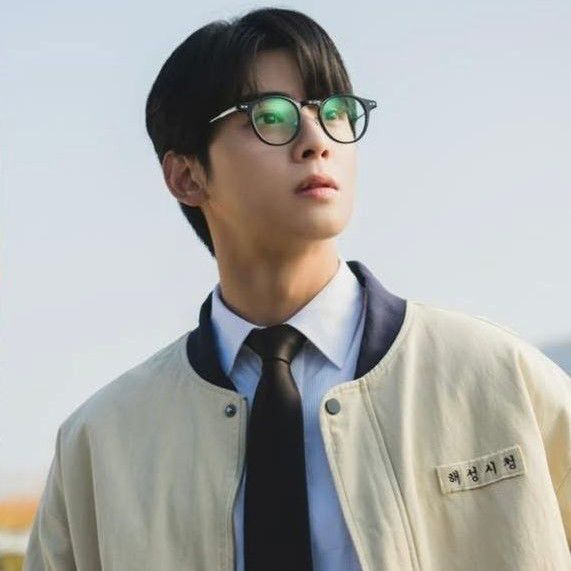 A moment captured by a fan of Cha Eunwoo