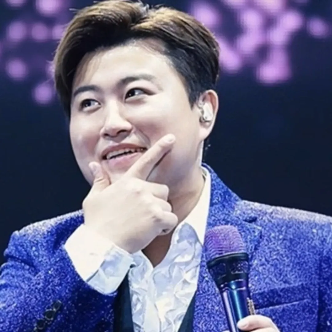 粉丝拍下的金浩中瞬间