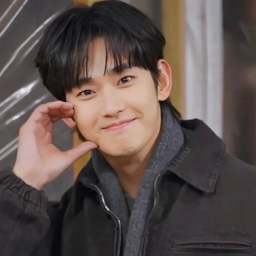 金秀賢的最新照片