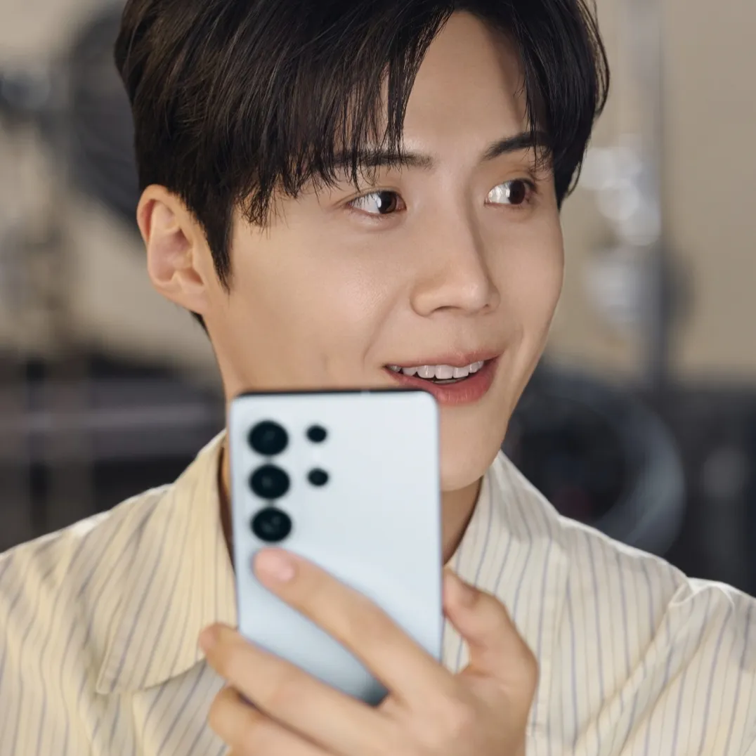 Behind-the-scenes cut of Kim Seonho