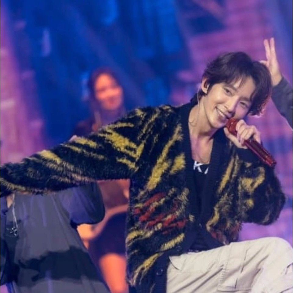 Behind-the-scenes cut of Lee Joongi