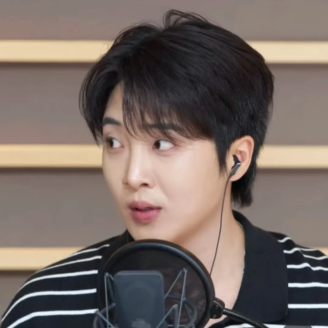 Behind-the-scenes cut of Hwang Yunsung