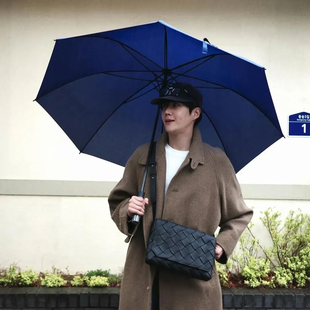 Behind-the-scenes cut of Kim Seonho