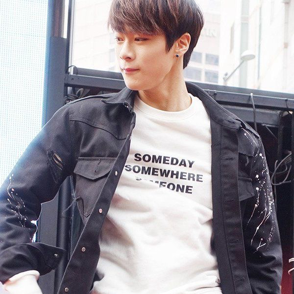 Behind-the-scenes cut of Cha Eunwoo