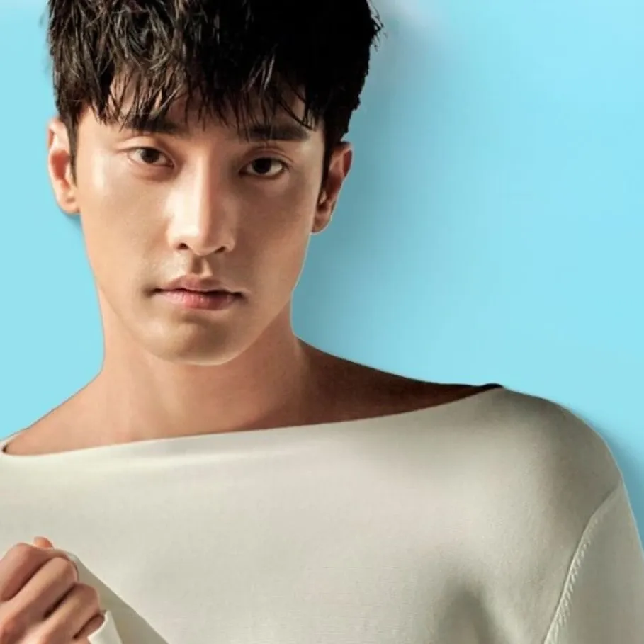 Latest photo of Sunghoon