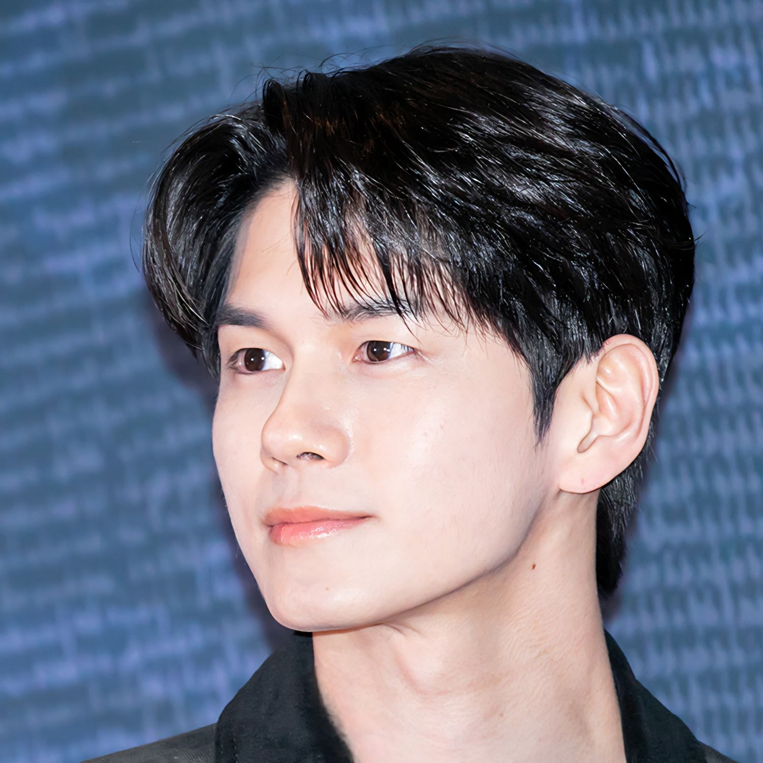 粉丝拍下的邕圣祐瞬间