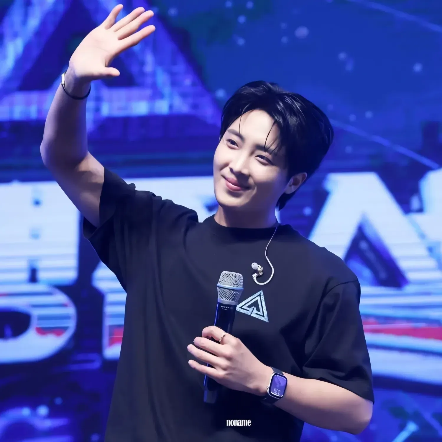 A moment captured by a fan of Hwang Yunsung