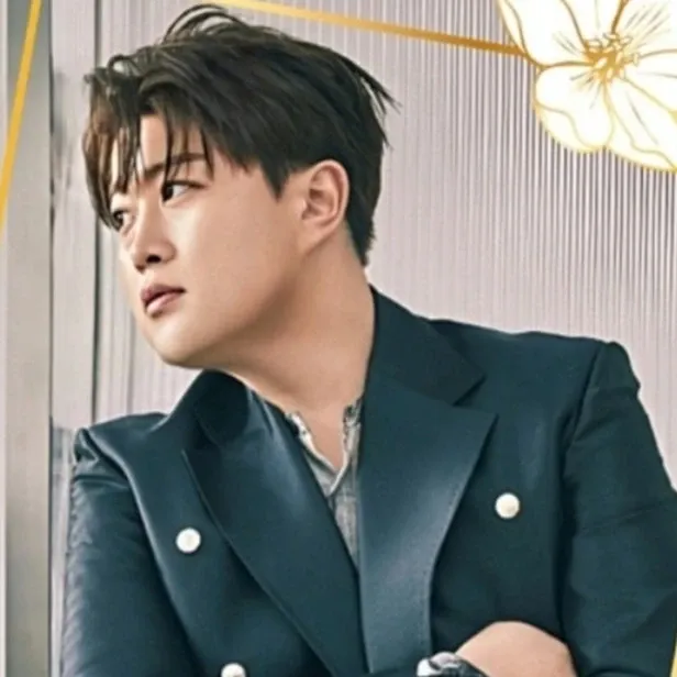 Behind-the-scenes cut of Kim Hojoong