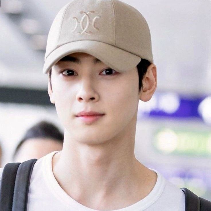 Recent activity shot of Cha Eunwoo