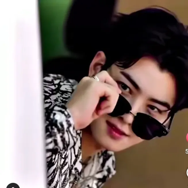 A moment captured by a fan of Cha Eunwoo