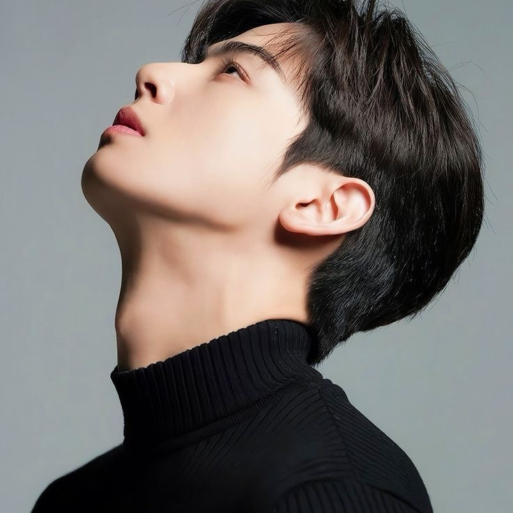 Latest photo of Cha Eunwoo