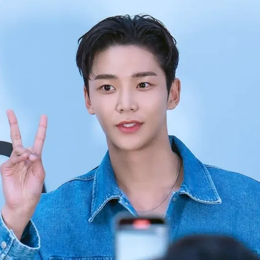 Cuplikan di balik layar dari Rowoon