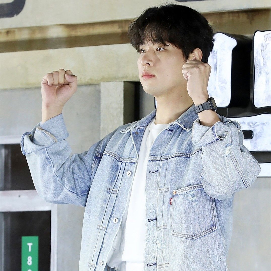 A moment captured by a fan of Park Jeongmin