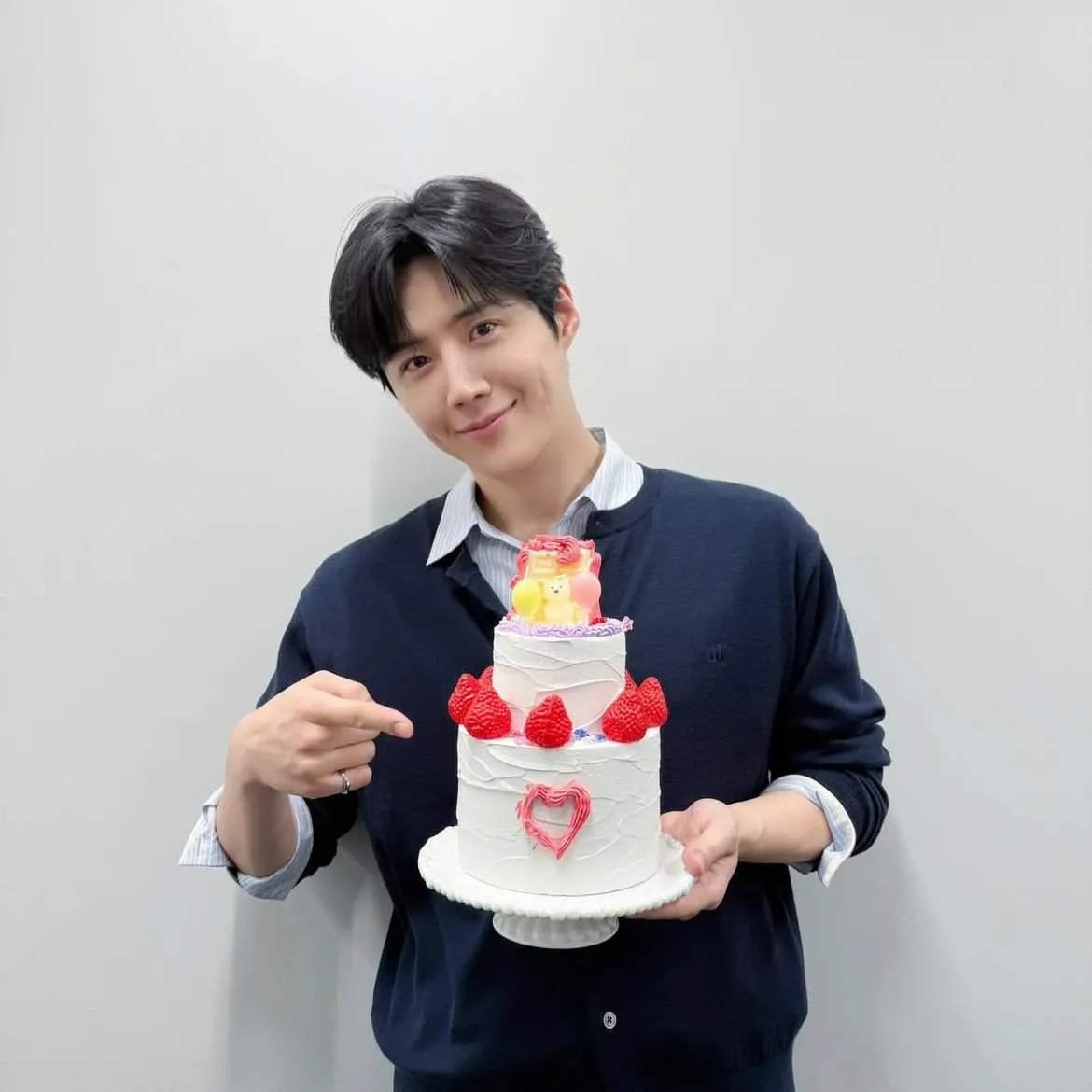 Behind-the-scenes cut of Kim Seonho