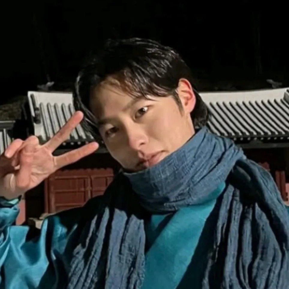 A moment captured by a fan of Lee Jaewook