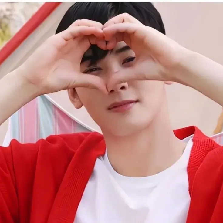 A moment captured by a fan of Cha Eunwoo