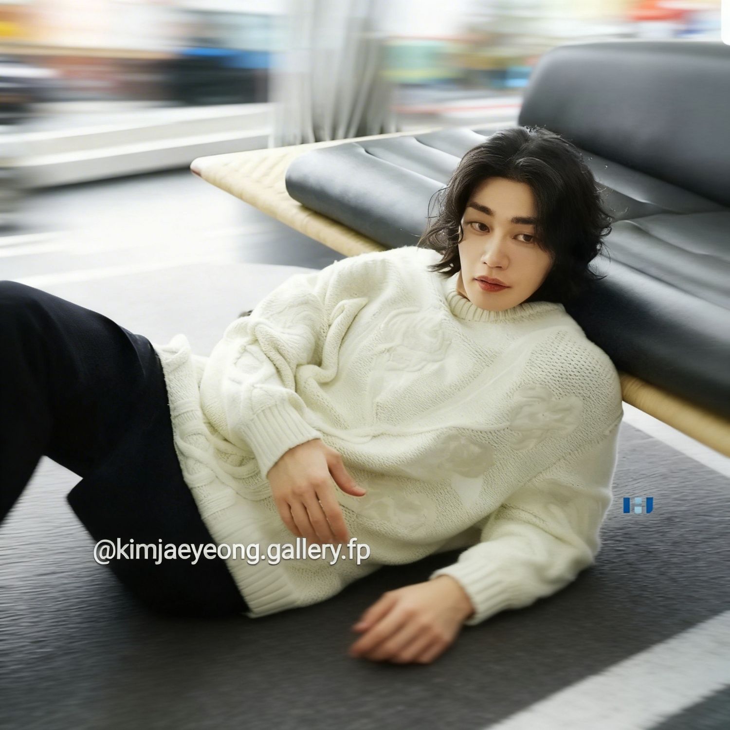 Behind-the-scenes cut of Kim Jaeyoung