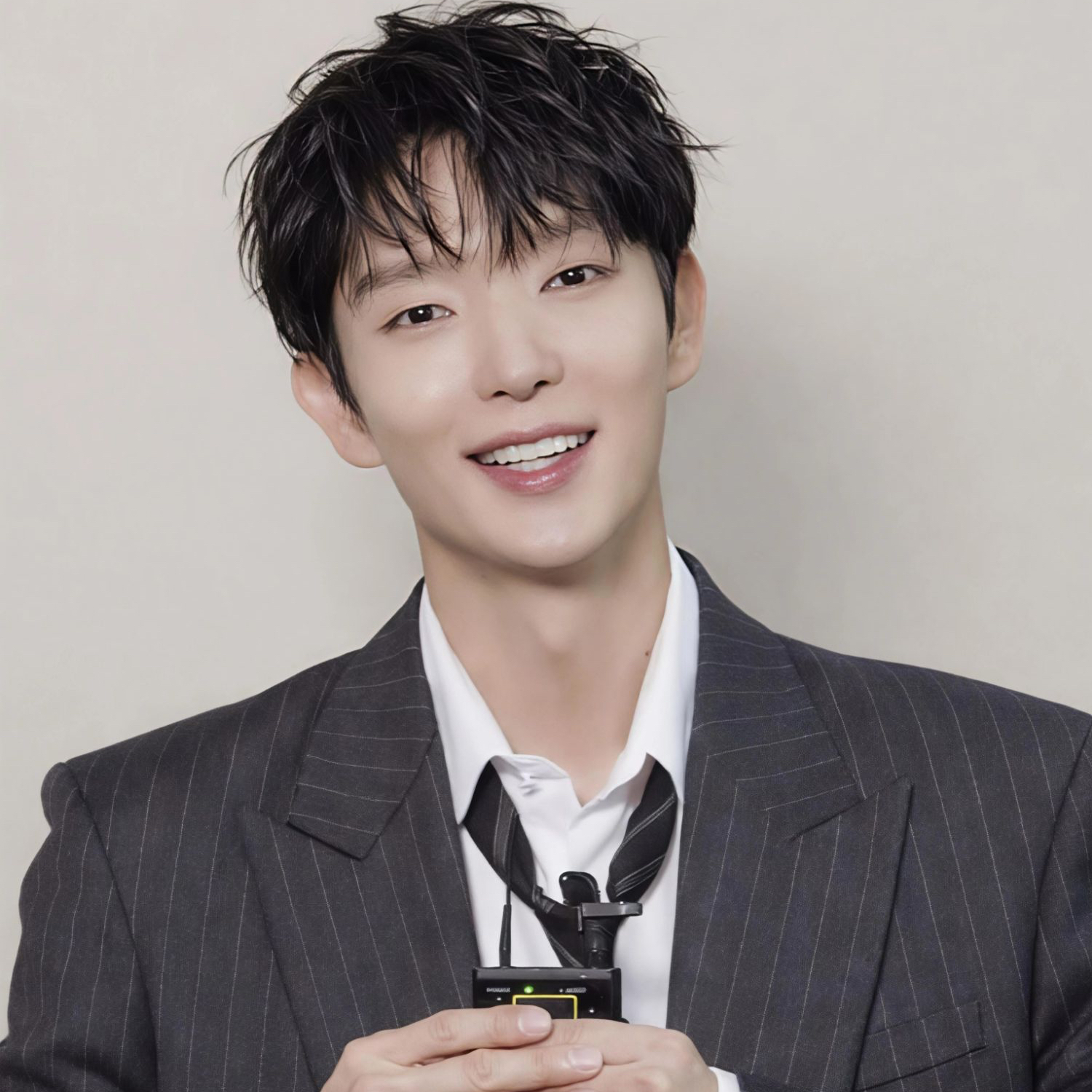 Behind-the-scenes cut of Lee Joongi